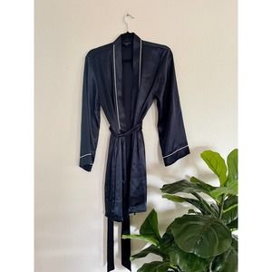 Jones New York Sz S/M Black Satin embroidered Trim long Sleeves Short Wrap Robe